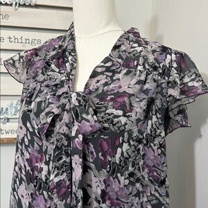 Floral Abstract Blouse Ruffle Cap sleeves Neckline Tie Smocked Hem Size Large
